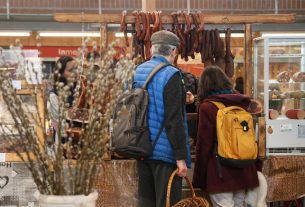 Szeged, sonka, tojás, zöldség, gyümölcs, kalács, virág, húsvét, Mars téri piac, piac