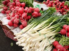 Szeged, sonka, tojás, zöldség, gyümölcs, kalács, virág, húsvét, Mars téri piac, piac