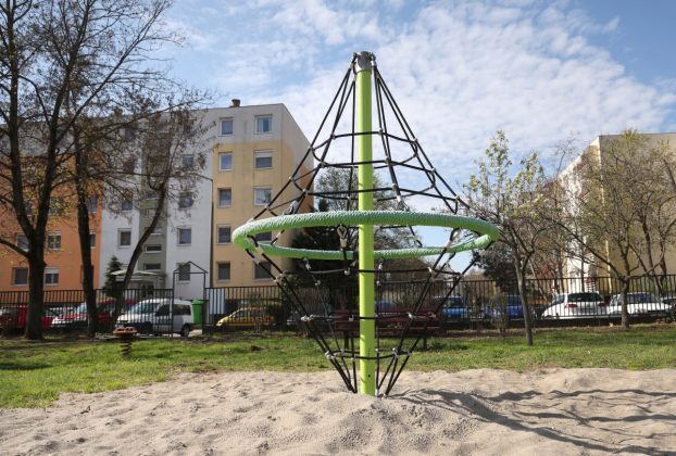 Szeged, Tabán utca, játszótér, gyerekek