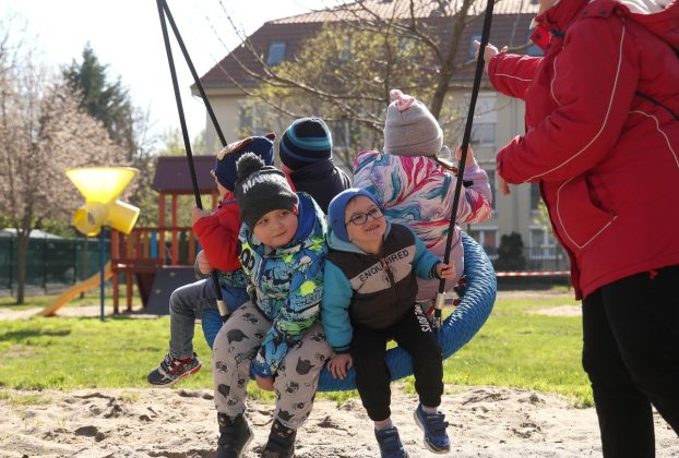 Szeged, Tabán utca, játszótér, gyerekek