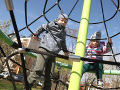 Szeged, Tabán utca, játszótér, gyerekek