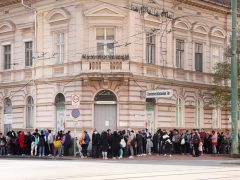 Szeged, Mátrix Közhasznú Alapítvány, Mátrix, húsvét, adományosztás, csomag, rászorulók, csoki, Centerke Közösségi Tér