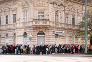 Szeged, Mátrix Közhasznú Alapítvány, Mátrix, húsvét, adományosztás, csomag, rászorulók, csoki, Centerke Közösségi Tér