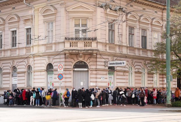 Szeged, Mátrix Közhasznú Alapítvány, Mátrix, húsvét, adományosztás, csomag, rászorulók, csoki, Centerke Közösségi Tér
