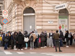 Szeged, Mátrix Közhasznú Alapítvány, Mátrix, húsvét, adományosztás, csomag, rászorulók, csoki, Centerke Közösségi Tér