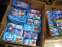 Szeged, Mátrix Közhasznú Alapítvány, Mátrix, húsvét, adományosztás, csomag, rászorulók, csoki, Centerke Közösségi Tér