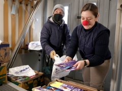 Szeged, Mátrix Közhasznú Alapítvány, Mátrix, húsvét, adományosztás, csomag, rászorulók, csoki, Centerke Közösségi Tér