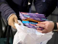 Szeged, Mátrix Közhasznú Alapítvány, Mátrix, húsvét, adományosztás, csomag, rászorulók, csoki, Centerke Közösségi Tér