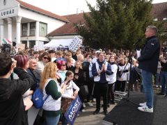 Algyő, Magyar Péter, Tisza Párt, országjárás, utcafórum, politika, választás