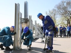 Szeged, Alsó-Tisza-vidéki Vízügyi Igazgatóság, ATIVIZIG, mobilgát, mobil árvízvédelmi fal, szerelési gyakorlat