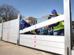 Szeged, Alsó-Tisza-vidéki Vízügyi Igazgatóság, ATIVIZIG, mobilgát, mobil árvízvédelmi fal, szerelési gyakorlat