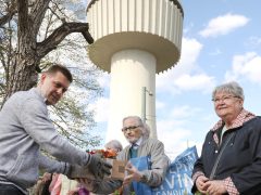 Szeged, tavaszi virágosztás, virágosztás, egynyári virágok, Tarján, Víztorony tér, Szabó Sándor, Mészáros Tamás