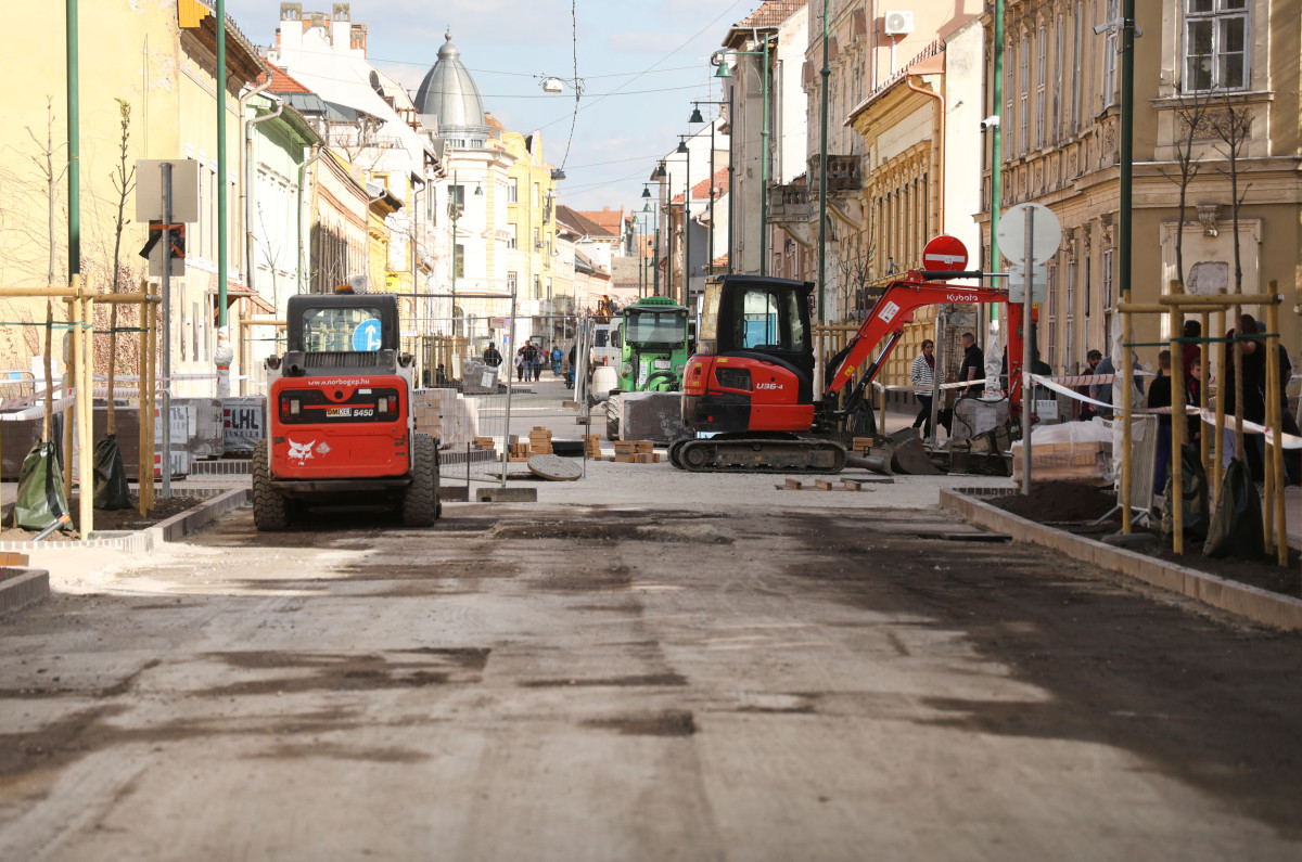 Szeged, Gogol utca, felújítás, aszfaltozás