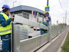 Szeged, Alsó-Tisza-vidéki Vízügyi Igazgatóság, ATIVIZIG, mobilgát, mobil árvízvédelmi fal, szerelési gyakorlat, Felső Tisza part