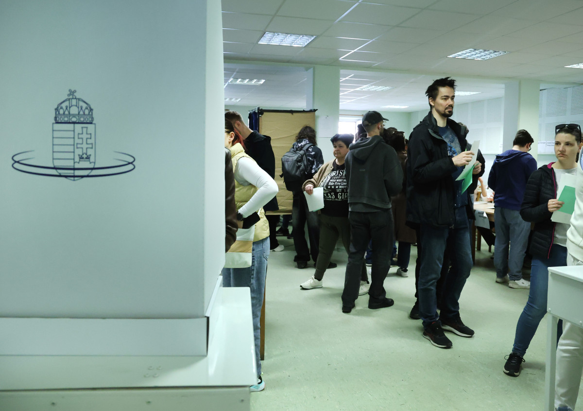 Szeged, Országgyűlési választás, választás, 2026. április 12., átszavazók, szavazás, szavazók, Radnóti Miklós Gimnázium