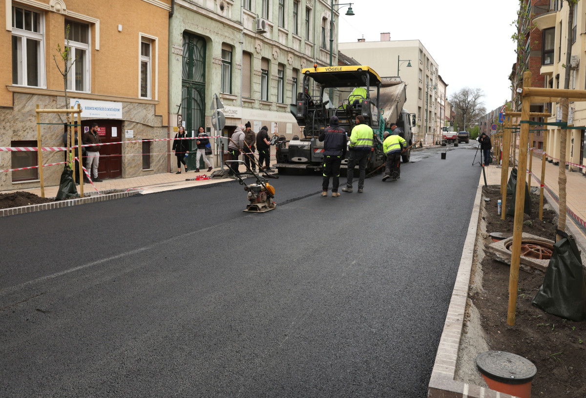 Szeged, Gogol utca, felújítás, aszfaltozás
