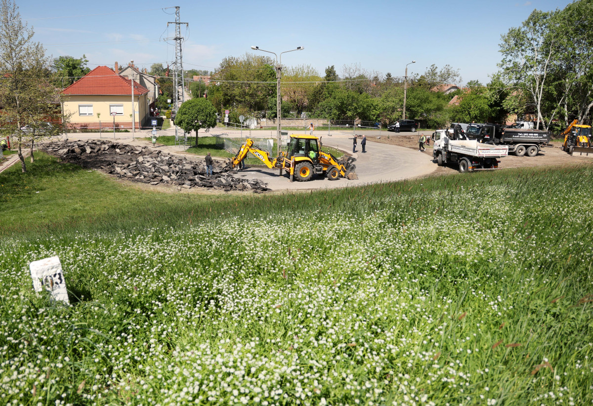 Szeged, átépítés, felújítás, Tápé, Csatár utca, végállomás, buszforduló, Nagy Sándor, Szécsényi Rózsa, Szénási Róbert