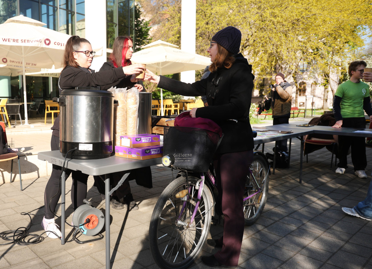 Szeged, Föld Napja, kerékpáros reggeli, TIK, SZTE, egyetem, kerékpáros szervíz