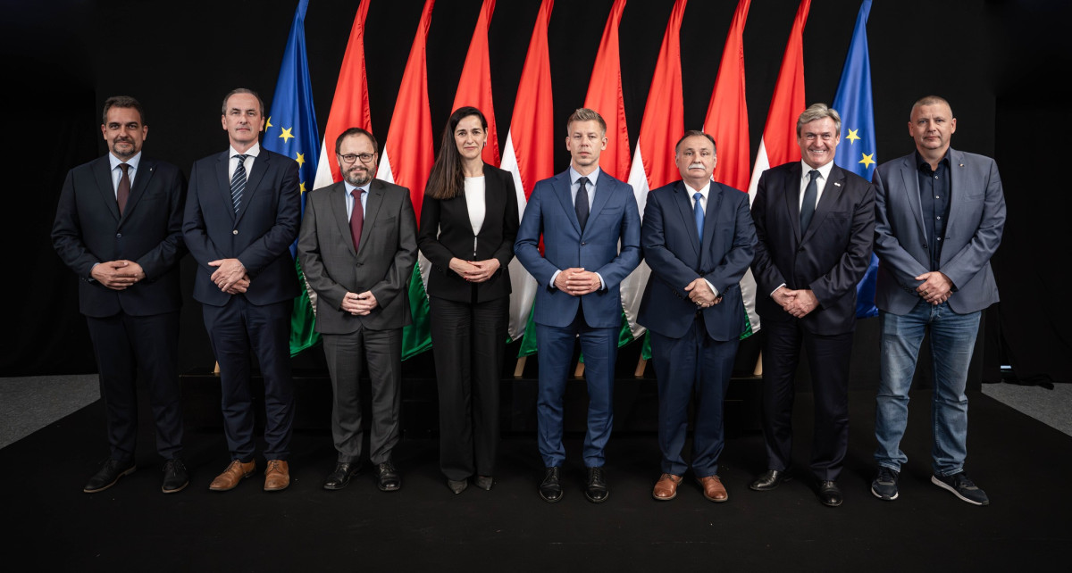 Magyar Péter megnevezte kormánya hét miniszterét. Fotó: Magyar Péter hivatalos FB