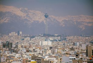 Irán. Háború. Politika.