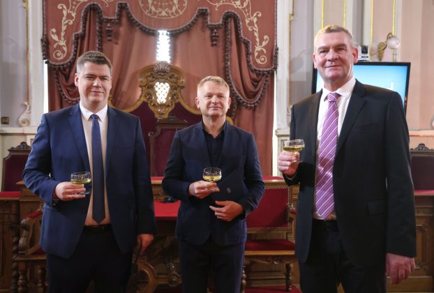 Szeged, Stumpf Péter, Gajda Attila, városháza, átvette, országgyűlési képviselő, megbízólevél