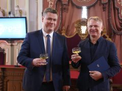 Szeged, Stumpf Péter, Gajda Attila, városháza, átvette, országgyűlési képviselő, megbízólevél