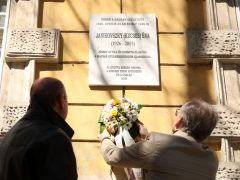 Szeged, Janikovszky Éva, 100. éves, évforduló, koszorúzás, emléktábla