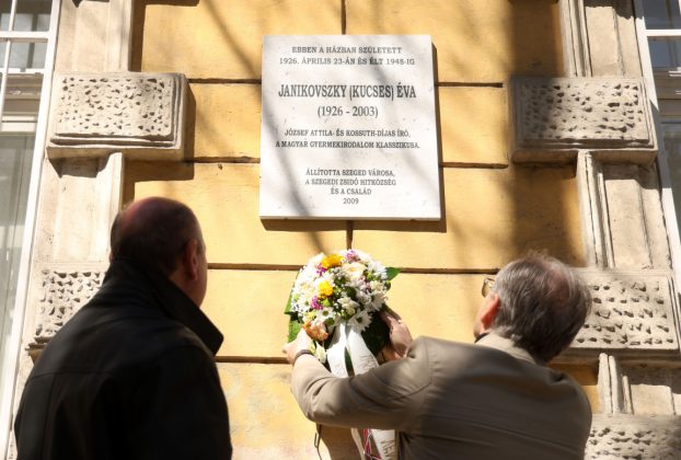 Szeged, Janikovszky Éva, 100. éves, évforduló, koszorúzás, emléktábla