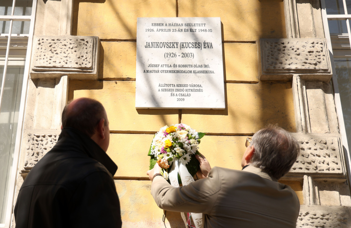 Szeged, Janikovszky Éva, 100. éves, évforduló, koszorúzás, emléktábla