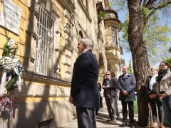 Szeged, Janikovszky Éva, 100. éves, évforduló, koszorúzás, emléktábla