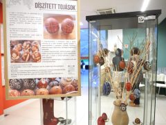 Szeged, Keze nyomán aranyvirág, kiállítás, Agóra, Fetter Ferencné Boha Mária, Népművészet Mestere, népművészet