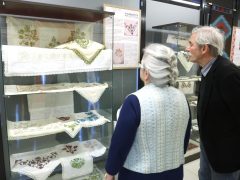 Szeged, Keze nyomán aranyvirág, kiállítás, Agóra, Fetter Ferencné Boha Mária, Népművészet Mestere, népművészet