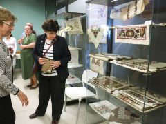 Szeged, Keze nyomán aranyvirág, kiállítás, Agóra, Fetter Ferencné Boha Mária, Népművészet Mestere, népművészet