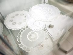 Szeged, Keze nyomán aranyvirág, kiállítás, Agóra, Fetter Ferencné Boha Mária, Népművészet Mestere, népművészet