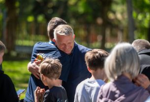 Önkénteseivel zárta a kampányt Gajda Attila