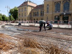 Szeged, Nagyállomás, Indóház tér, burkolatjavítás, aszfaltozás