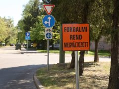 Szeged, Hont Ferenc utca, buszforduló, egyirányú forgalmi rend, új parkolóhelyek