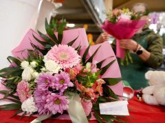 Szeged, virág, virágcsokor, Mars téri piac, piac, ballagás, Anyák napja