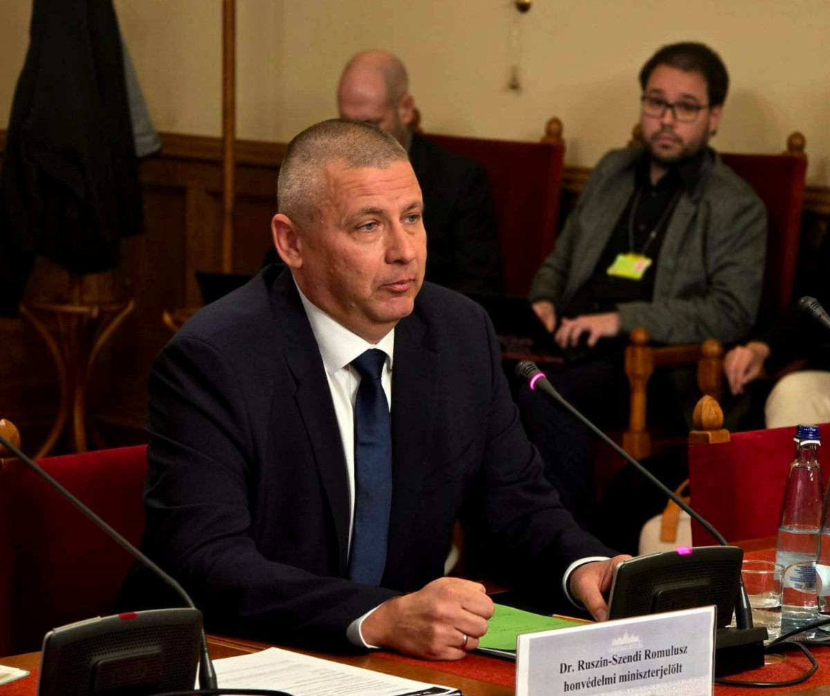 Ruszin-Szendi Romulusz honvédelmi miniszter. Kormányváltás. Politika. Fotó: Ruszin-Szendi Romulusz hivatalos FB