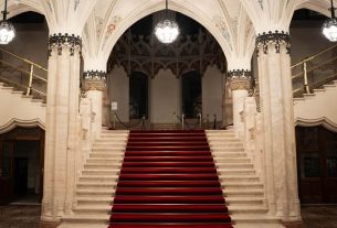 Eltitkolt luxusminisztérium – Magyar Péter videón mutatta be a Belügyminisztérium várbeli palotáját. Fotó: Magyar Péter hivatalos FB