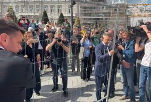 Magyar Péterék elbontották a Karmelitát övező kordont