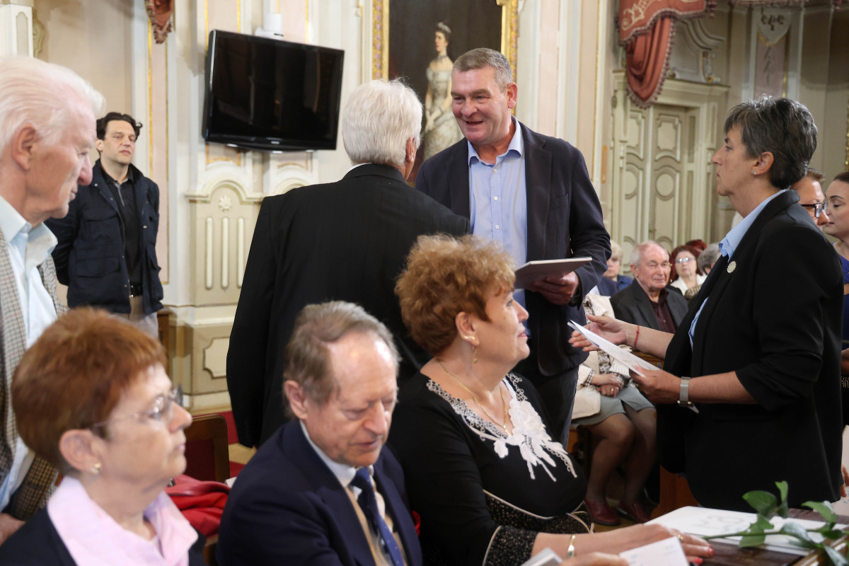 Szeged, Botka László, átadás, városháza, nyugdíjas szervezetek, önkormányzati támogatás