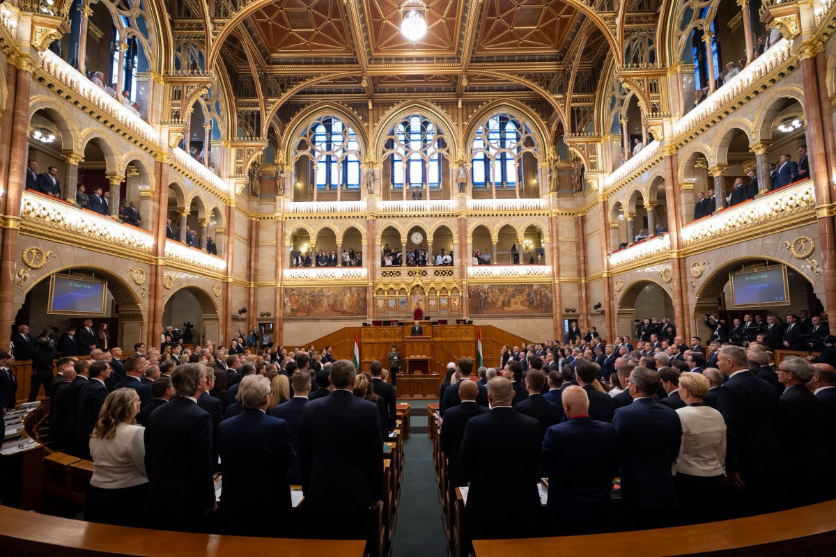 Sulyok Tamás köztársasági elnök. Kormányváltás. Politika.