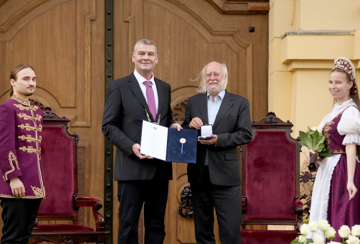 Szeged, ünnepi közgyűlés, Szeged Napja, Széchenyi tér, városháza, Krasznahorkai László, Nobel-díjas író, díszpolgár, Pro Urbe-díj, Szegedért Emlékérem, Botka László
