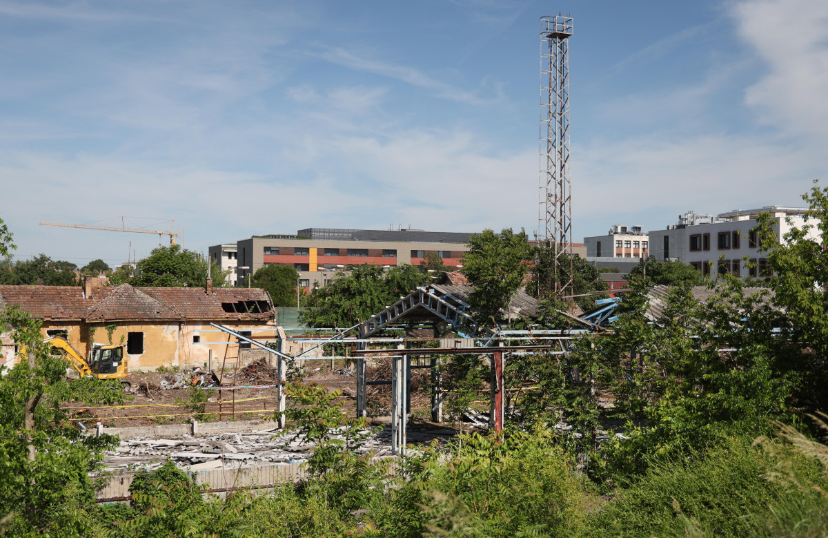 Szeged, vasúti közraktár, raktár, épületek, 145 éves, MÁV, bontás