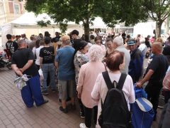 Szeged, Ételt az Életért Alapítváy, ételosztás, Anna-kút, rászorulók