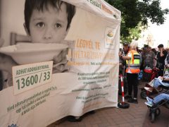 Szeged, Ételt az Életért Alapítváy, ételosztás, Anna-kút, rászorulók