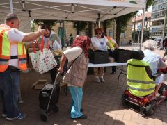 Szeged, Ételt az Életért Alapítváy, ételosztás, Anna-kút, rászorulók