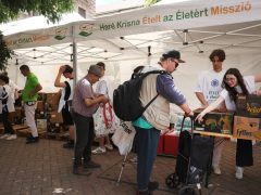 Szeged, Ételt az Életért Alapítváy, ételosztás, Anna-kút, rászorulók