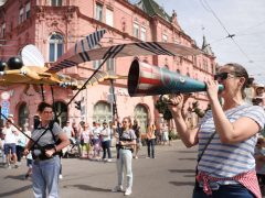 Szeged, óriásbáb, gólyalábas, felvonulás, Hídivásár, kézművesek, Belvárosi híd, Híd utca, Oskola utca